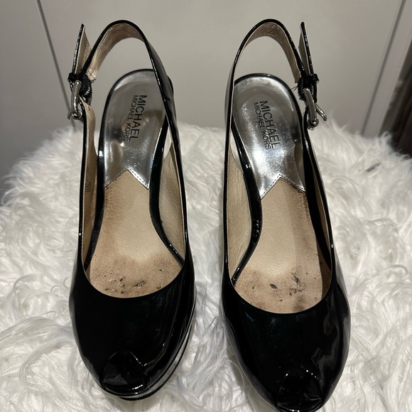 Black patent open toe sling back heel. Size 9. - Picture 5 of 5